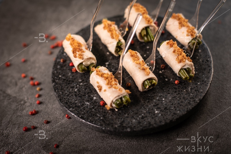 Канапе Ролл из индейки с кенийской фасолью