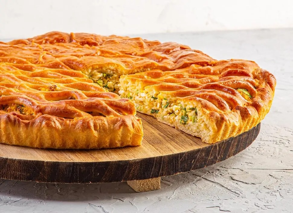 Пирог с луком и яйцом