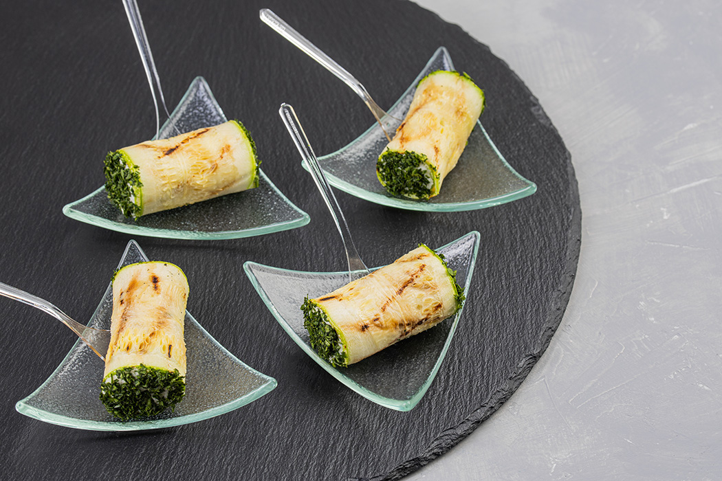 Рулетики из цукини с миндальной рикоттой