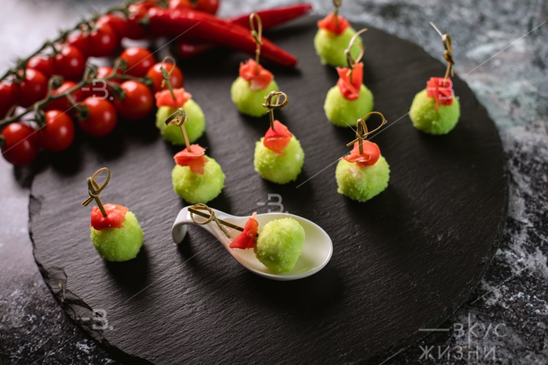 Канапе Чиз болл с морским гребешком