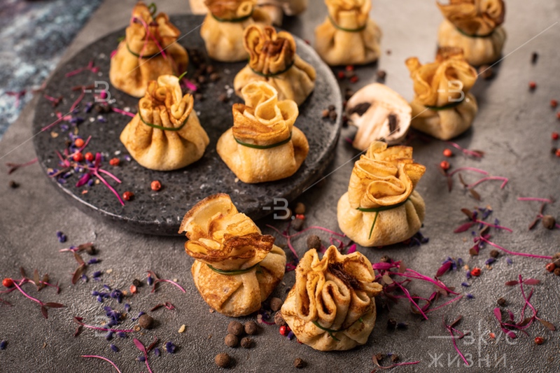 Мини-креп с лососем и сливочным сыром