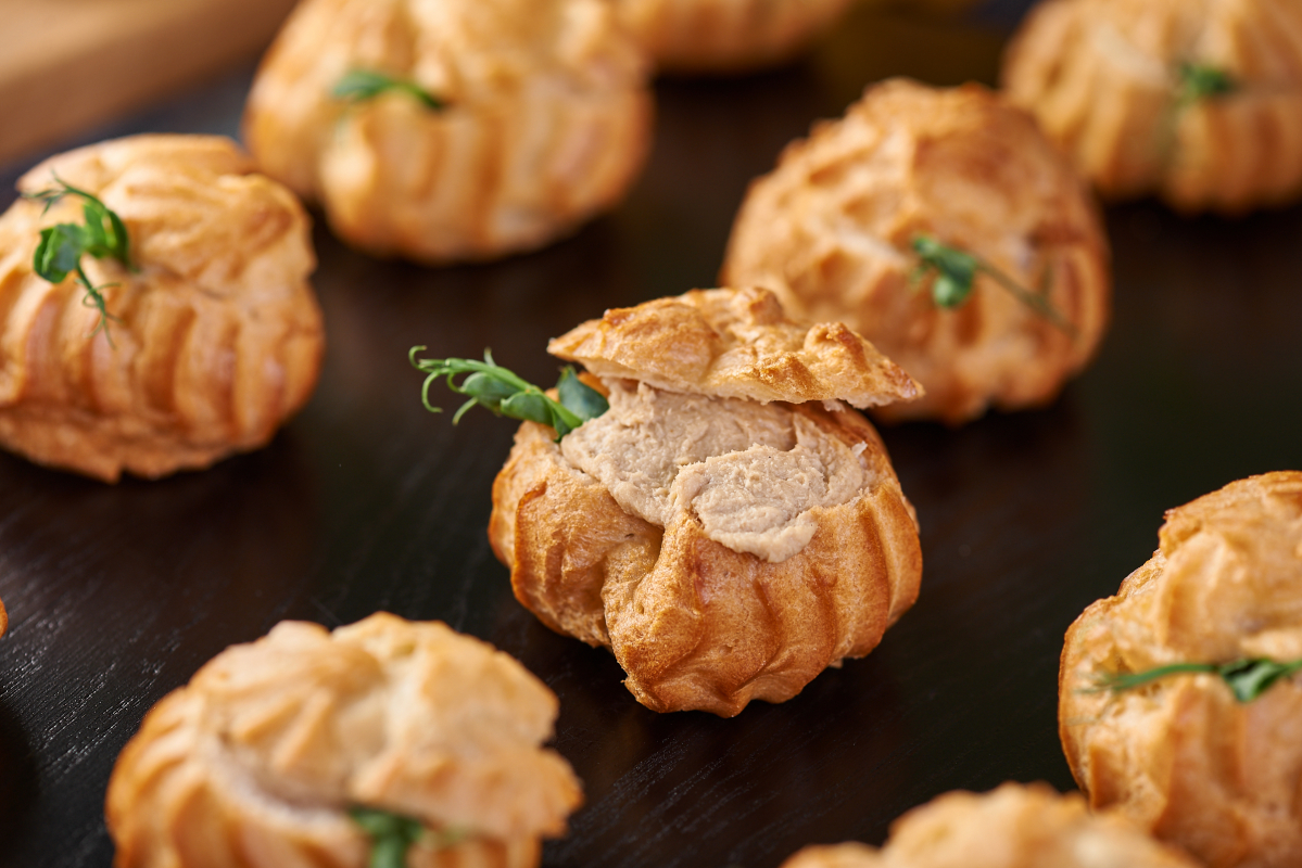 Профитроли с нежным паштетом куриного филе