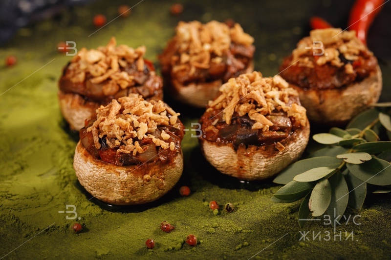 Овощной Рататуй в шляпке шампиньона