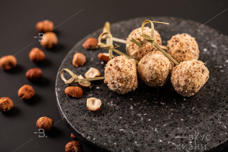 Канапе Чиз болл с орехами