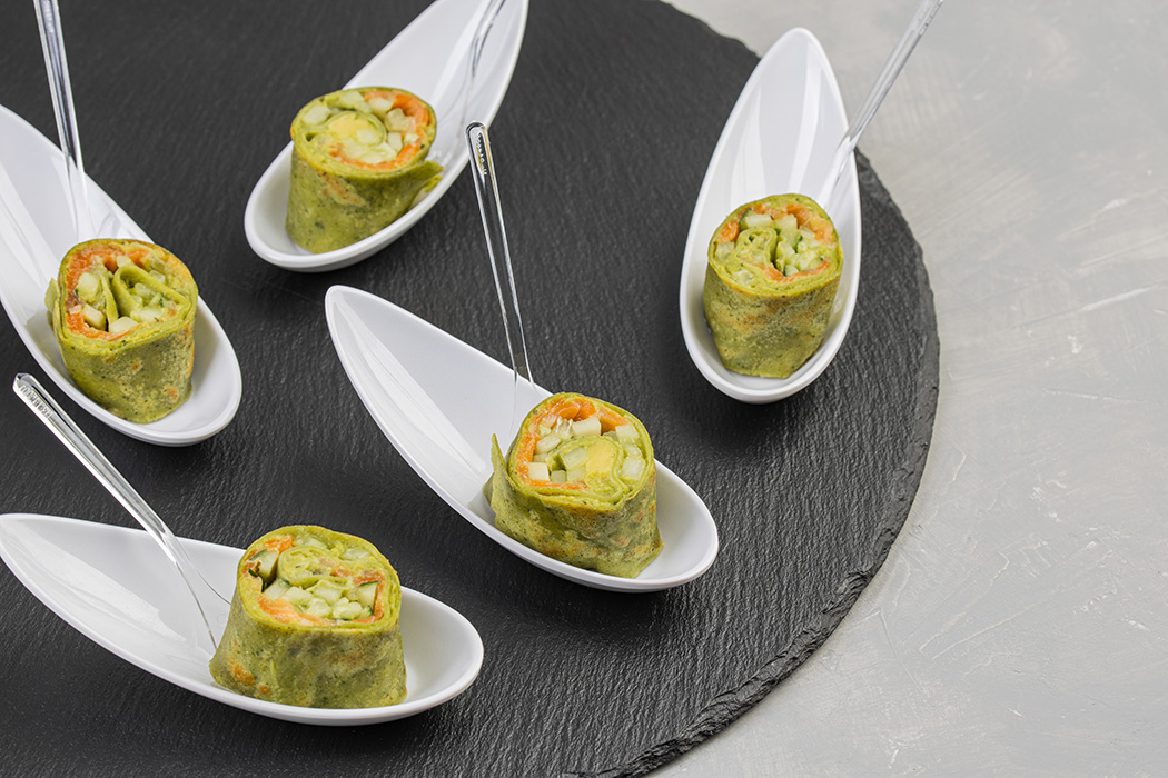 Зеленый блинный ролл б/г с лососем