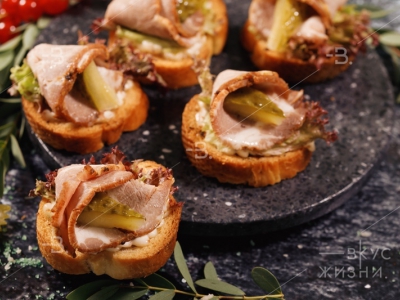 Брускетта с бужениной