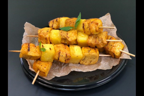 Брошет из индейки с ананасом