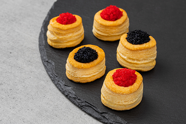 Волован с икрой Тобико