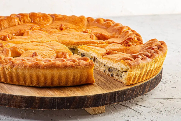 Пирог с грибами и картофелем