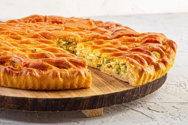 Пирог с луком и яйцом