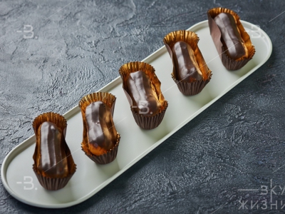 Эклер Шоколадный с заварным кремом