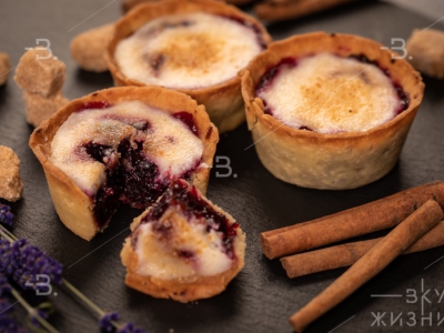 Мини-киш с лесными ягодами