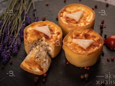 Мини-киш со шпинатом и кальмаром