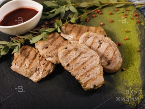 Телячьи медальончики Соус Красное вино