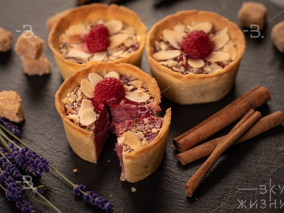 Мини-киш с малиной и рикоттой