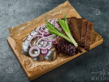 Мужское плато с сельдью