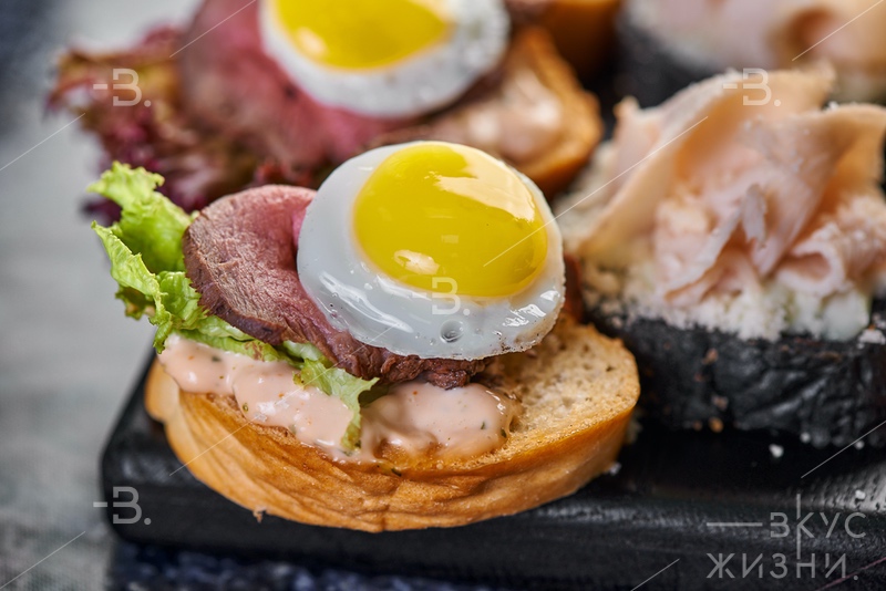 Брускетта с ростбифом