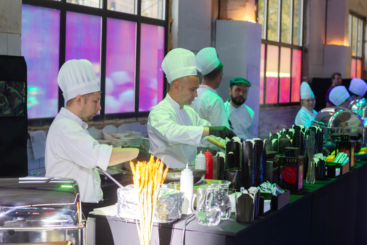 Станция паэлья с морепродуктами на 30 человек