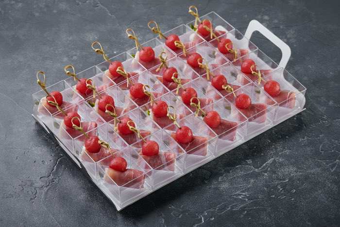 Канапе Карамелизированная груша с Хамоном и спаржей