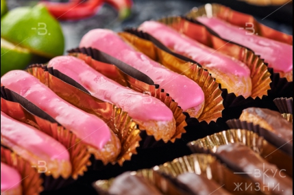 Набор с эклерами Сладкий сет/фото