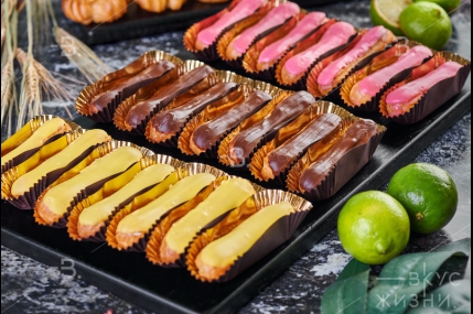 Набор с эклерами Сладкий сет/фото