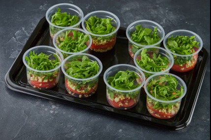 Ливанский салат с помидорами, зеленью и булгуром/фото