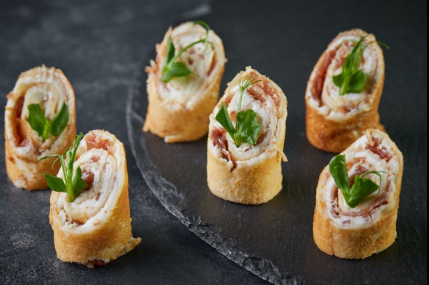 Канапе Сет Блинный ролл/фото