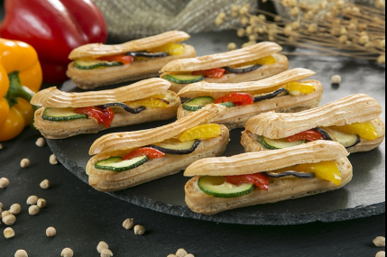 Набор с сытными эклерами/фото