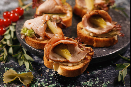 Брускетта с бужениной/фото